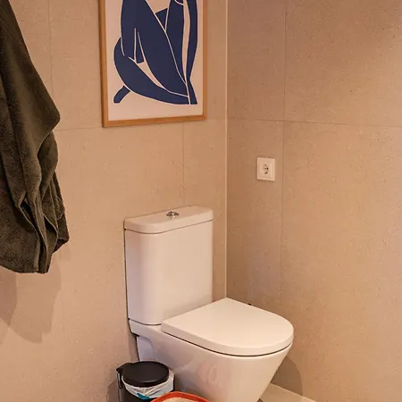 Freshly Renovated Next To Old Down Apartament *