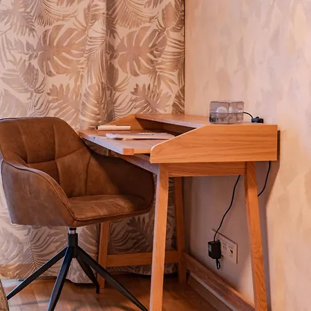 Freshly Renovated Next To Old Down Tallin