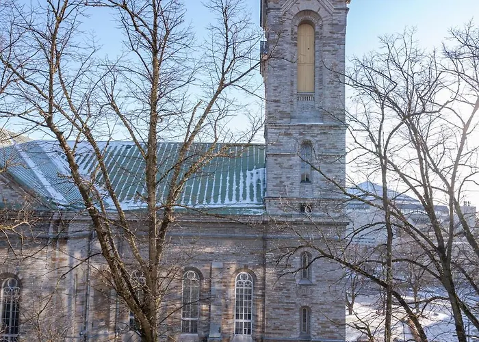 Freshly Renovated Next To Old Down 탈린