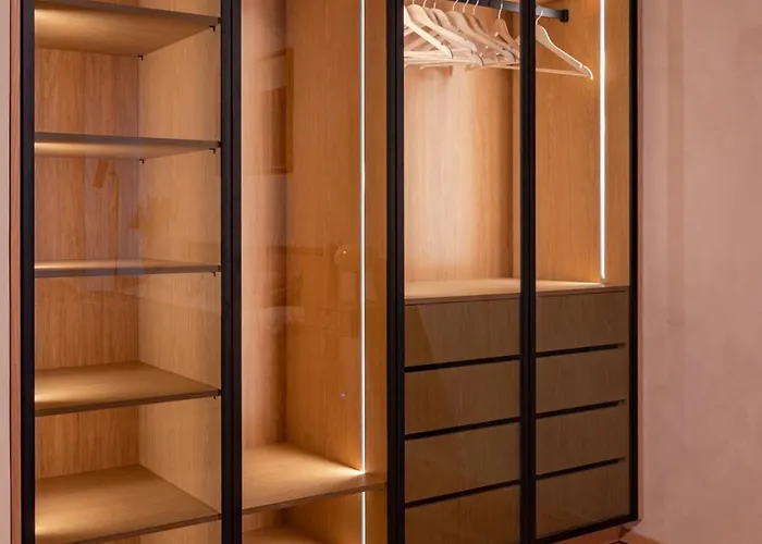 Freshly Renovated Next To Old Down 탈린