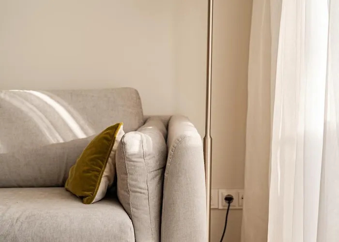 Freshly Renovated Next To Old Down 아파트 *