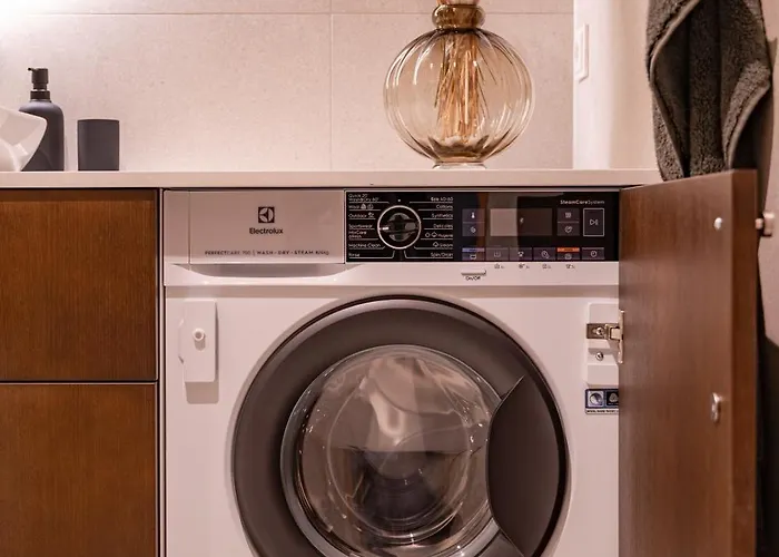 Lejlighed Freshly Renovated Next To Old Down *